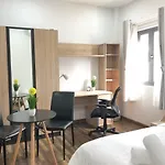 Auhome- Sky Garden Apartment